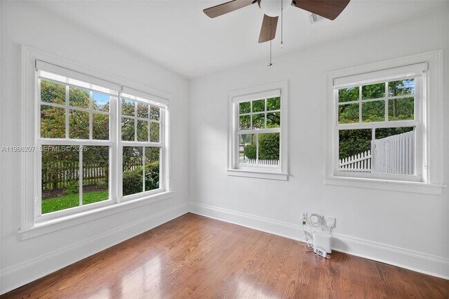 Building Photo - 285 NE 105th St