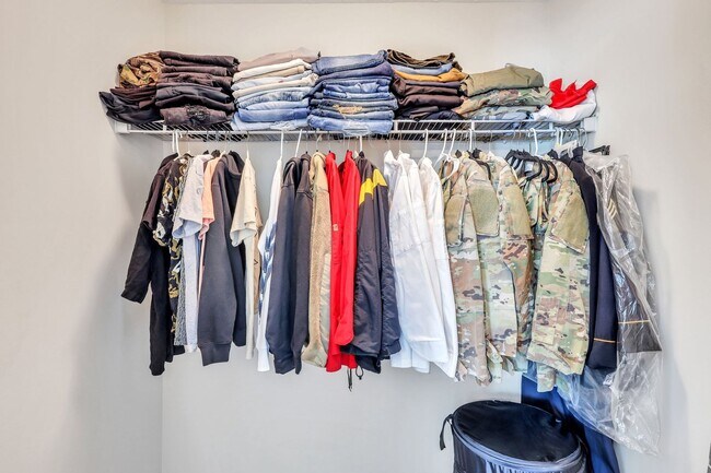 Building Photo - AVAILABLE MID-APRIL 2026! (Pet Friendly)