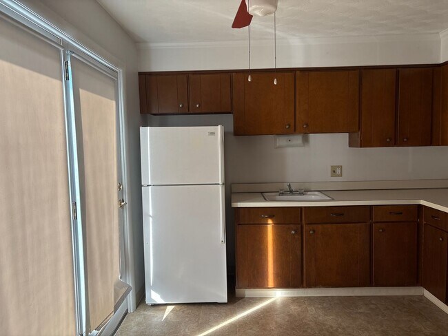 Building Photo - 2 Bedroom 2nd Floor Suburban SD-Parking