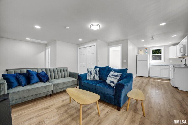 Building Photo - 504 N 4th St