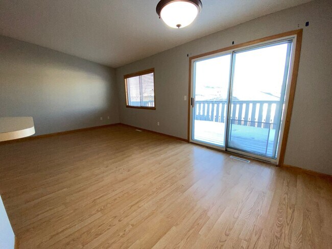 Building Photo - 3 Bedroom Twinhome near the New Sandford Hospital!!