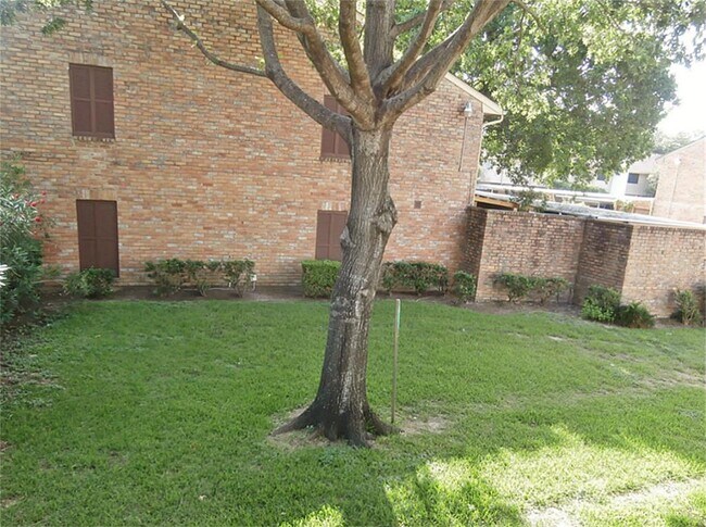 Building Photo - 5800 Lumberdale Rd