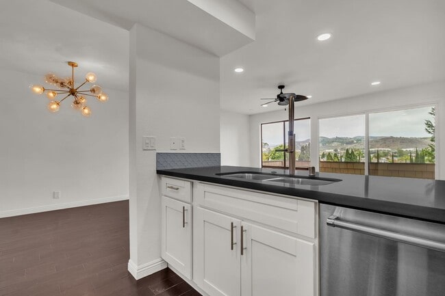 Building Photo - 33492 Valley View Ct