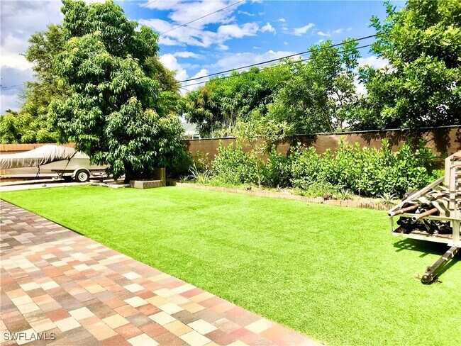 Building Photo - 1213 SE 21st Ave