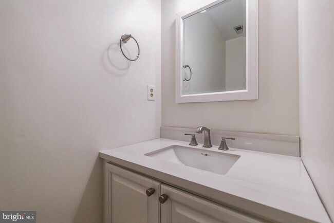 Building Photo - 3883 Zelkova Ct