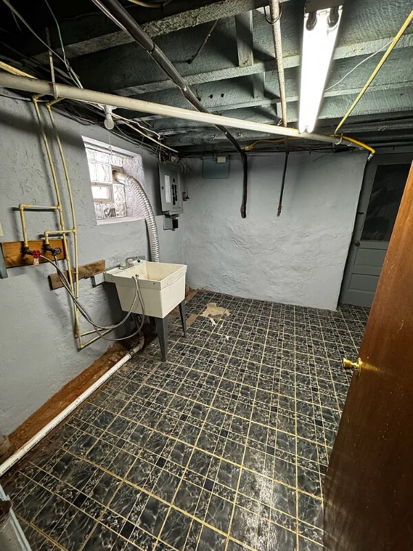 Building Photo - 7217 Vandike St