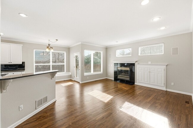 Building Photo - Incredible 4 Bed 4 Bath in Stonegate!