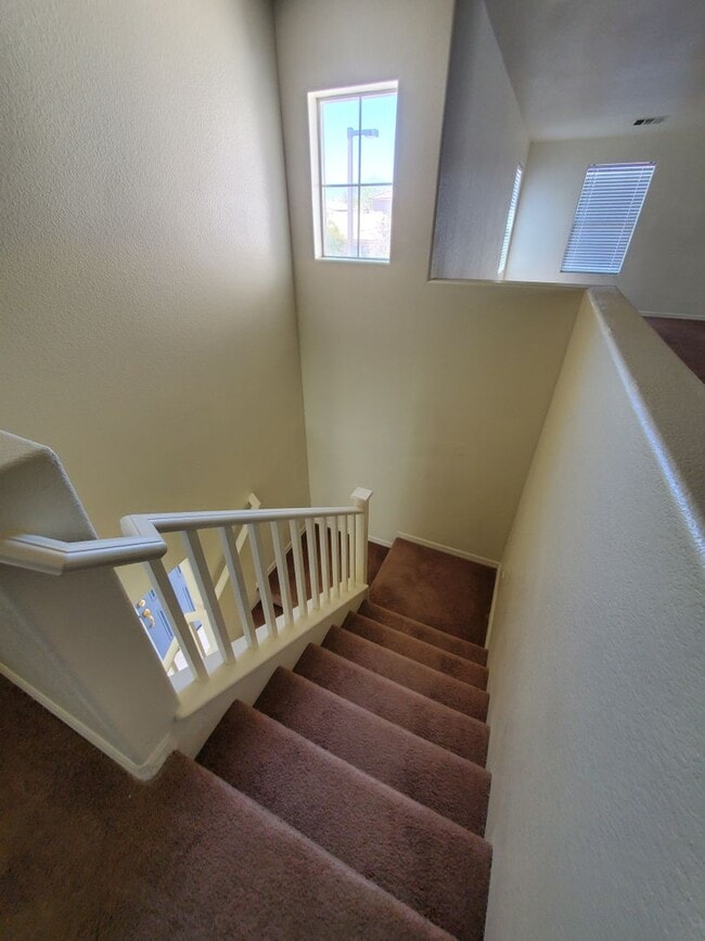 Building Photo - Summerlin 3/2.5 with huge loft