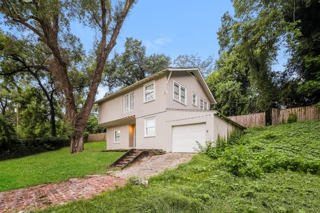 Building Photo - 1221 Azalea Ct