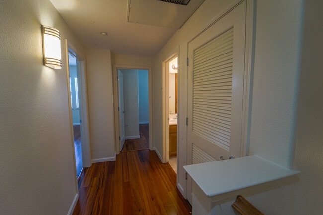 Building Photo - 1702 Northshore Dr