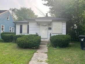 Building Photo - 5581 Marseilles St