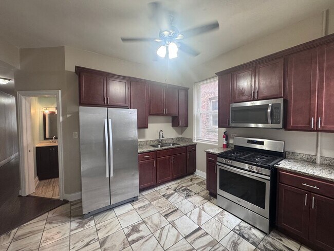 Building Photo - Beautiful 2-Bedroom 1-bath Graystone Apart...