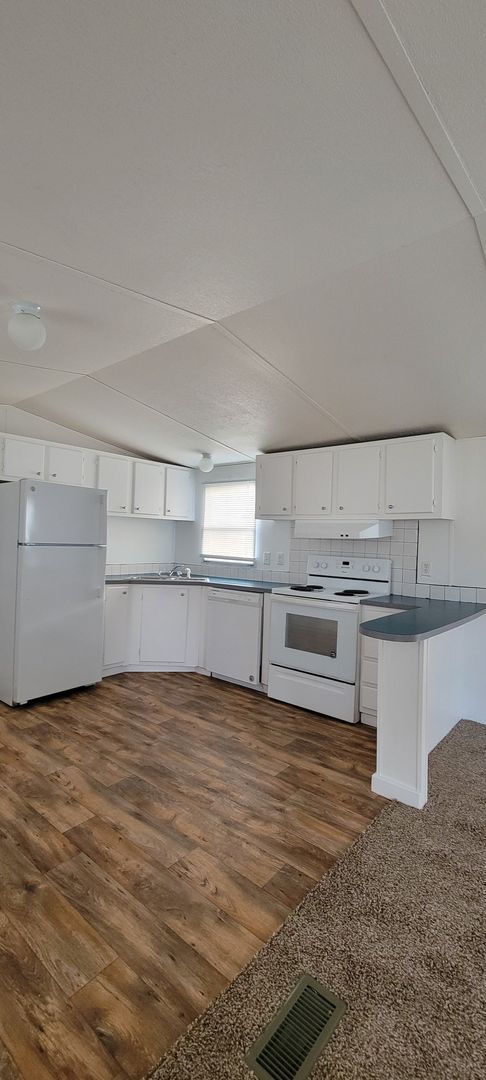 Building Photo - Ready to Move in