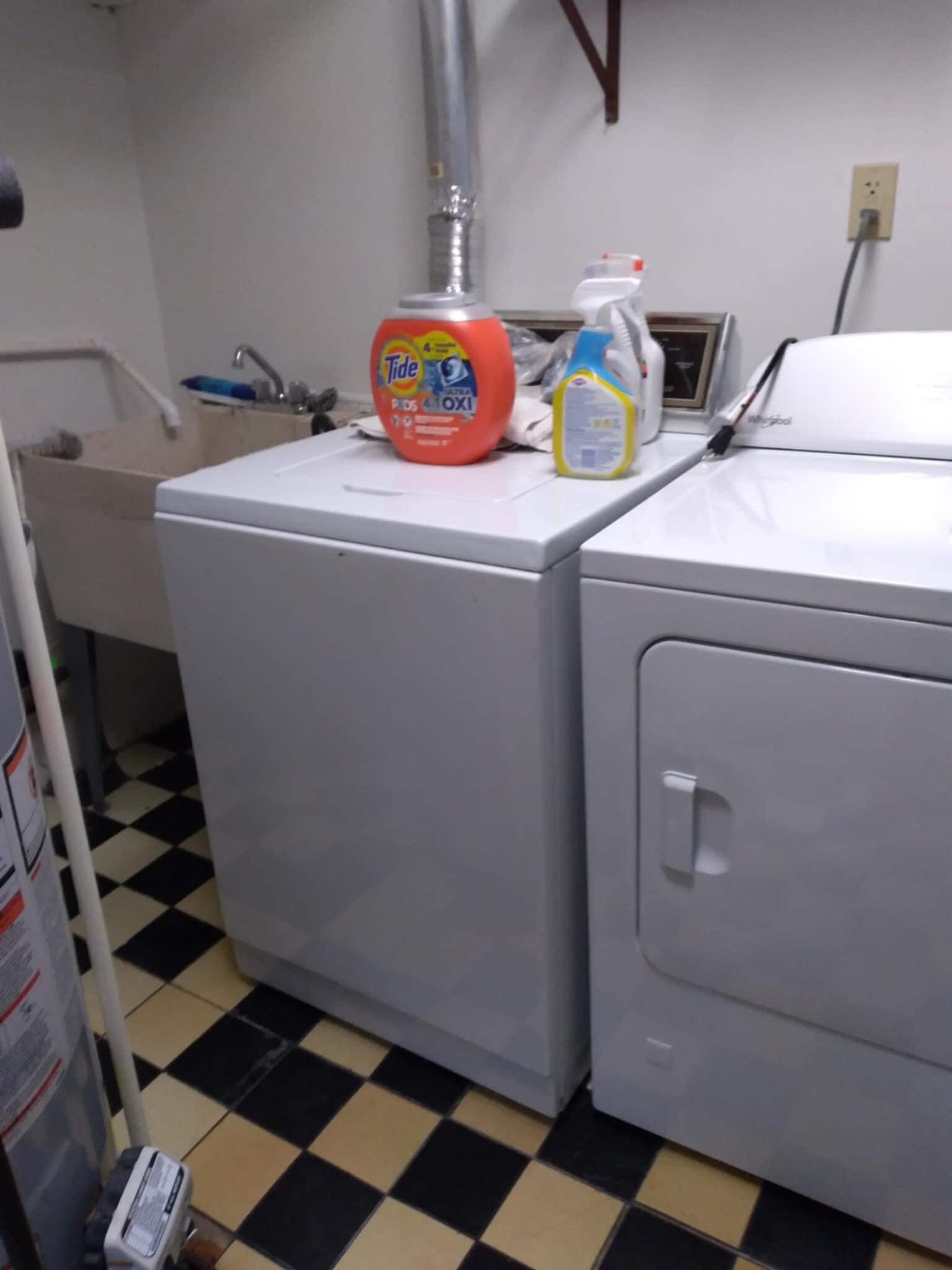 Building Photo - 1545 Bristol Ln