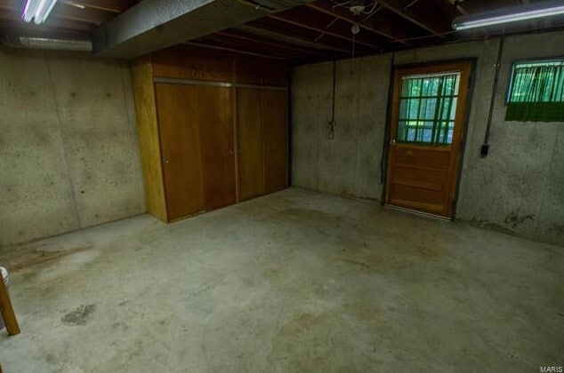 Building Photo - Gary Glen