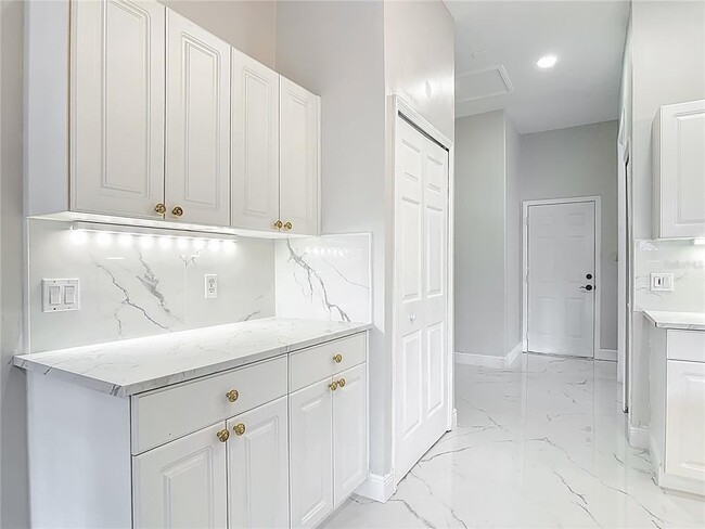 Building Photo - 6 Lionshead Dr