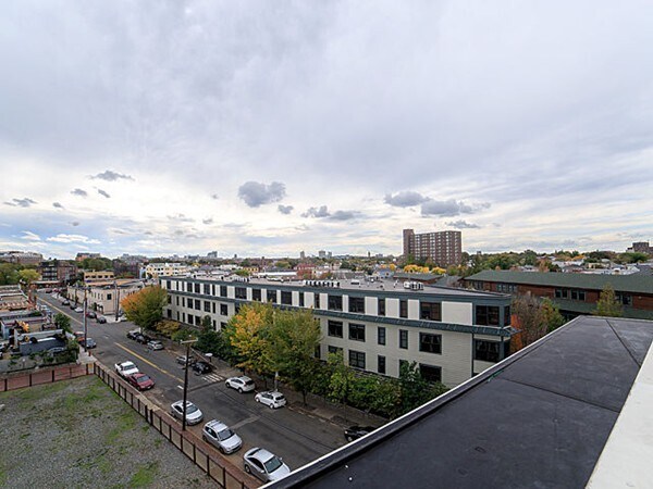 Building Photo - 80 Webster Ave