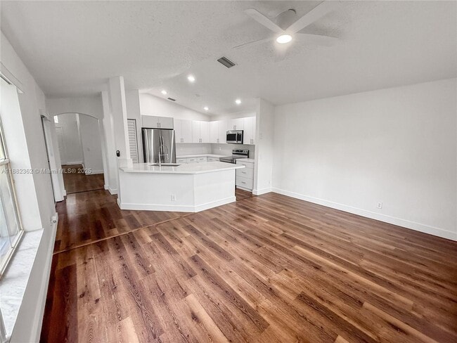 Building Photo - 611 Carrington Ln
