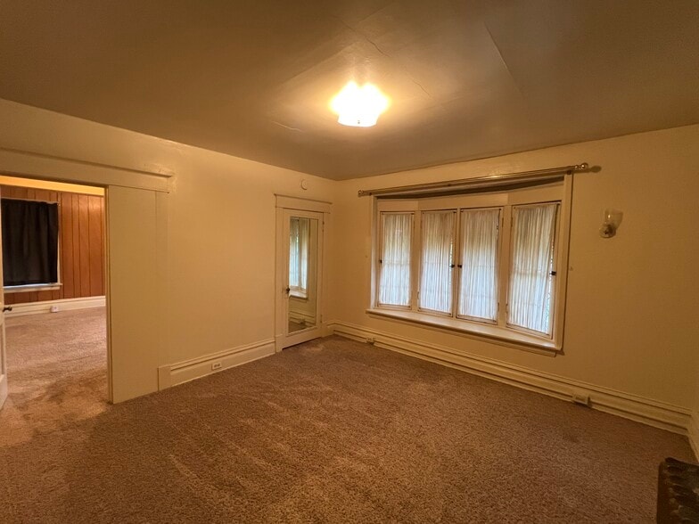 Building Photo - 222 Lafayette Ave NE