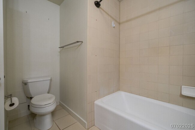 Building Photo - $3,200 | 3br/2ba Condominium in Sixty Parkside