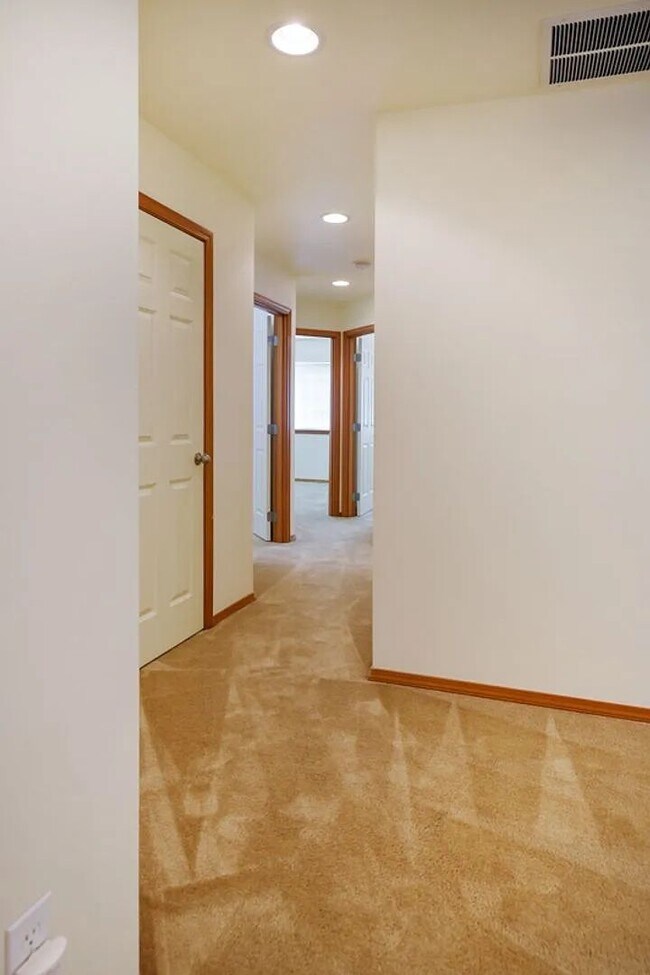 Building Photo - 4Bd/2.5Ba Lake Stevens House