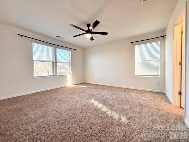 Building Photo - 699 Kitfox Dr NW