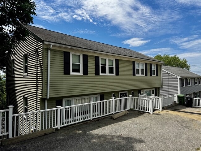 Building Photo - 216 Palfrey St