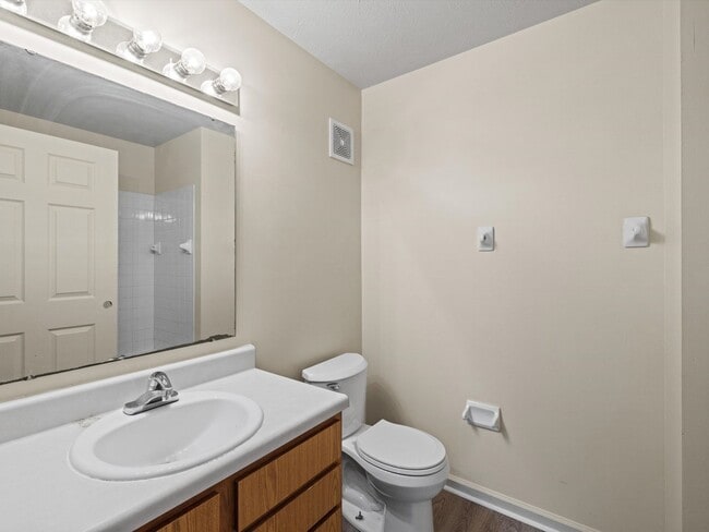 Building Photo - 3 Bedroom Limited Supply******Minutes from...