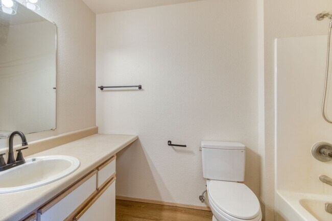 Building Photo - me2720