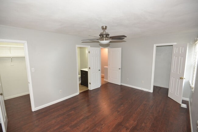 Building Photo - 3 Bedroom Townhome in Kempsville Lakes
