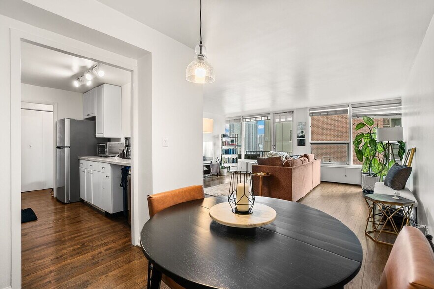 Building Photo - 1400 N State Pky