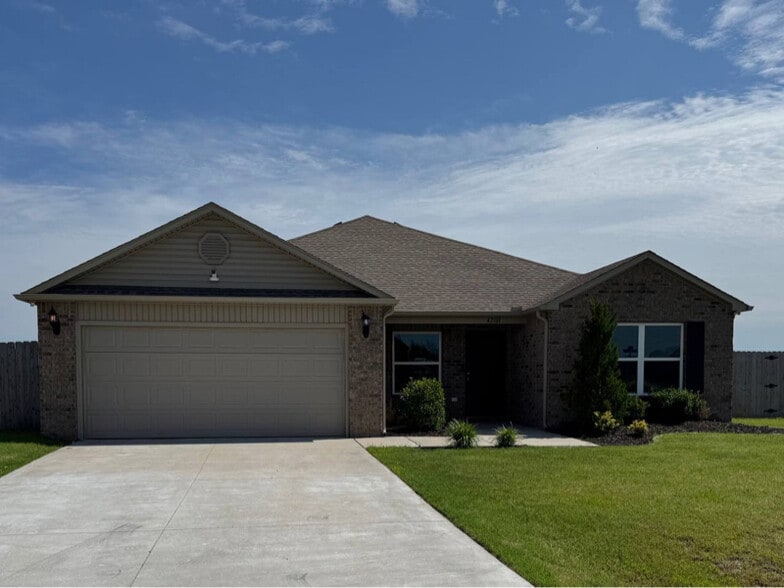 Building Photo - 42161 Max Henry Dr