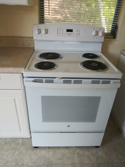 Brand new Stove - 607 S Summerlin Ave