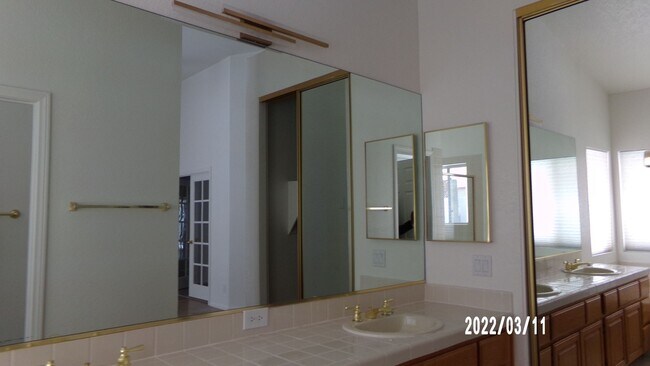 Building Photo - 252 Paseo Del Lago Cir