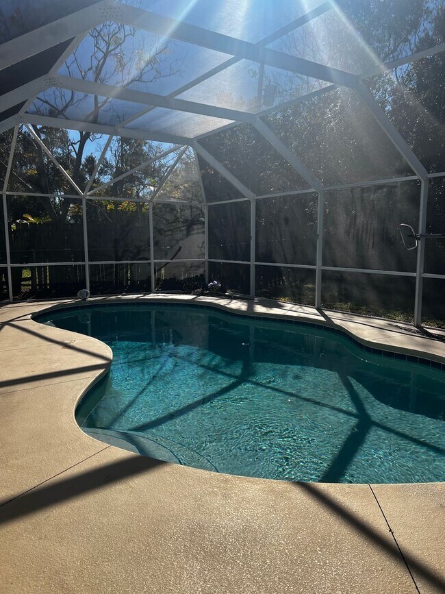 Building Photo - Deltona Lakes