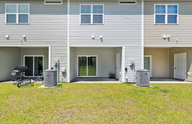 Building Photo - Marshall Farms Townhome Near Piney Green
