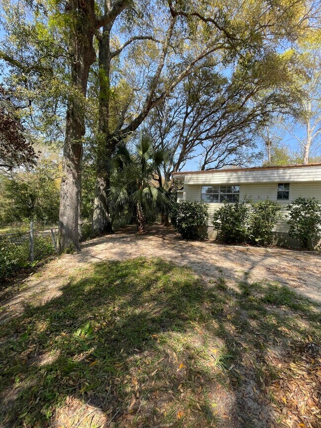 Building Photo - 133 3rd St