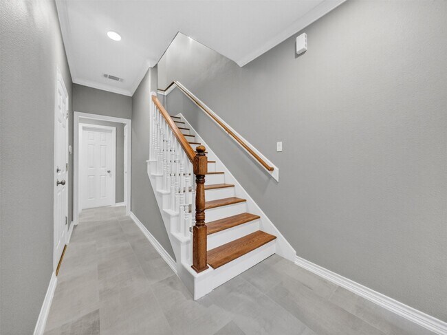 Building Photo - 1978 Indiana St