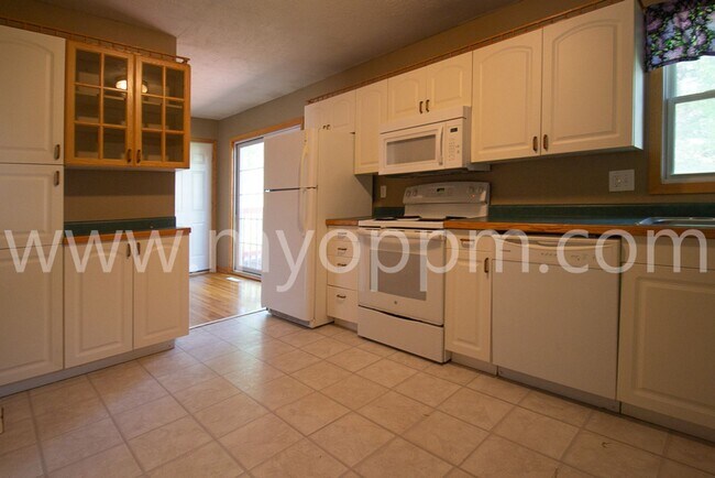 Building Photo - Great 3-Bedroom House on Westwood Lane