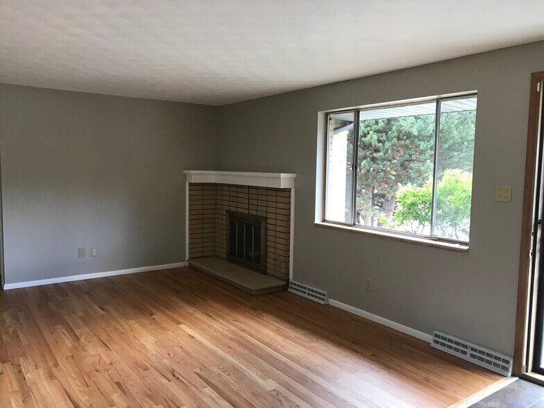 Building Photo - 2846 S Joslin Ct