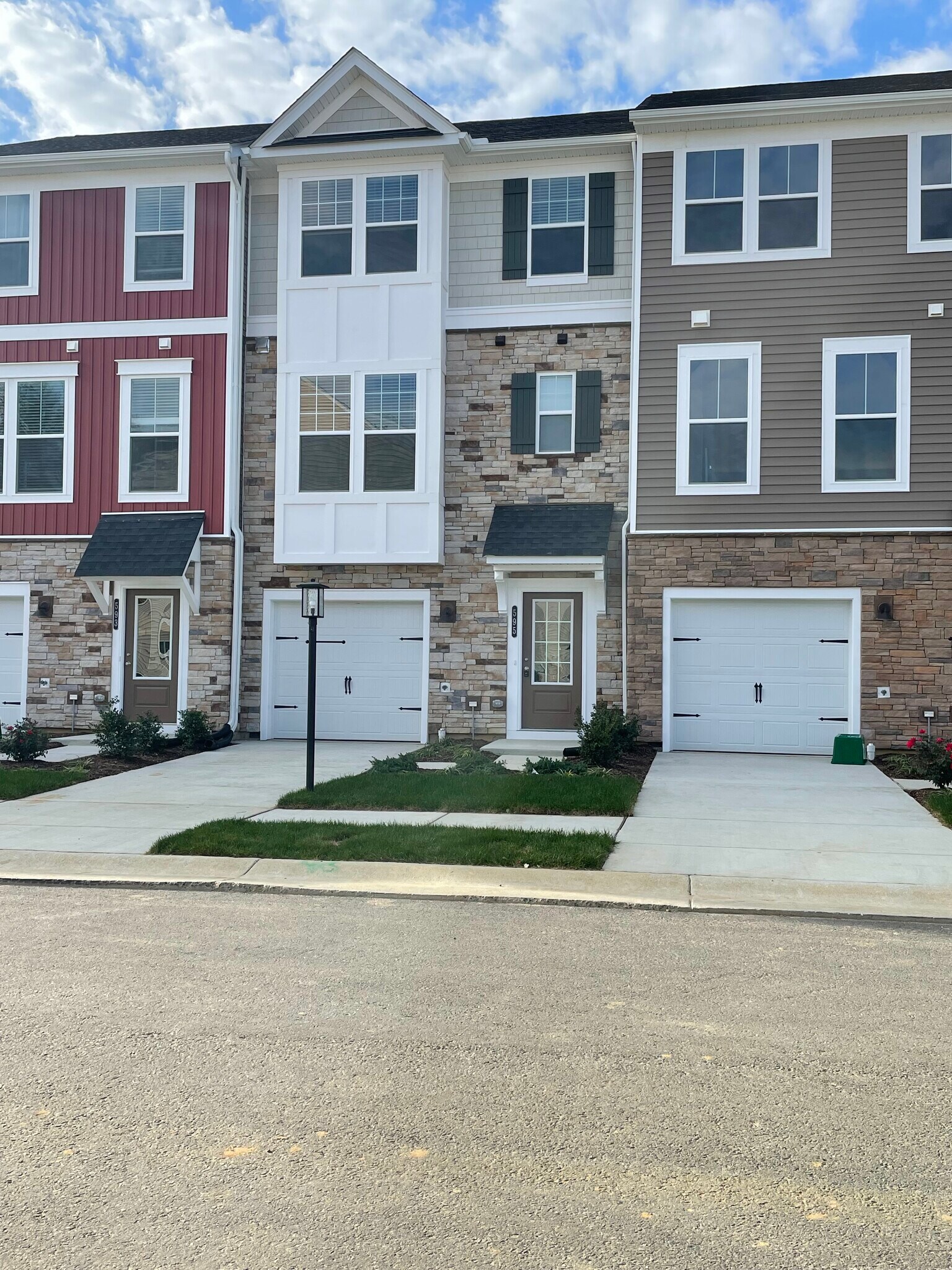 Building Photo - 595 Rivanna Hill Rd