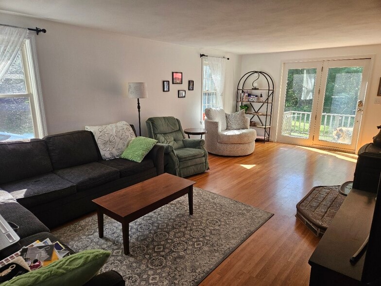Living Room - 11 Laurel Ln