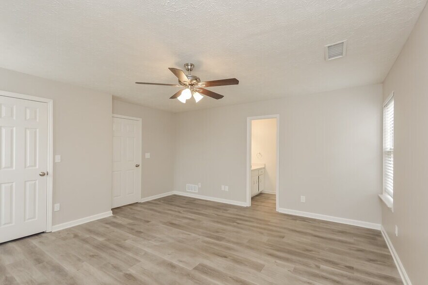 Building Photo - 1300 Mercury Dr SE