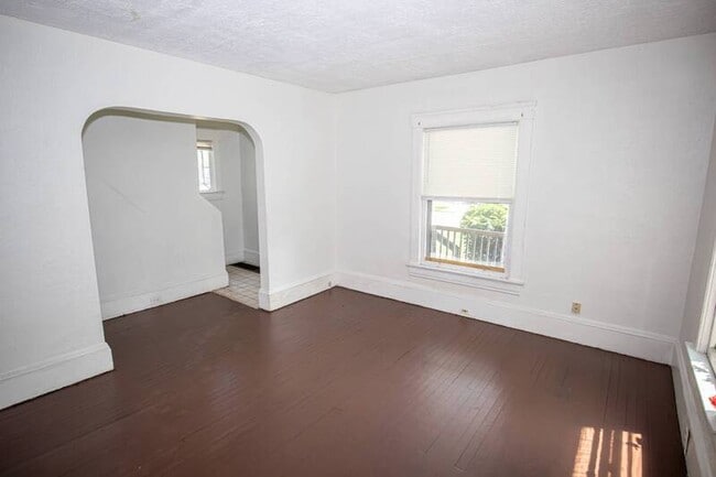Building Photo - 1290 E 188th St