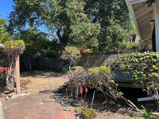 Building Photo - Charming 2-bedroom Menlo Park Cottage