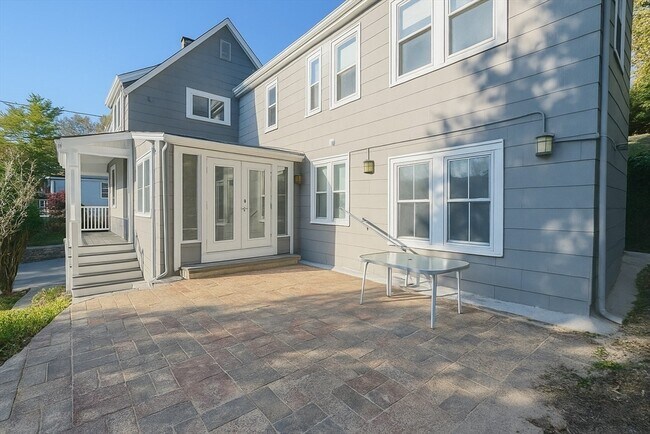 Building Photo - 133 Brattle St