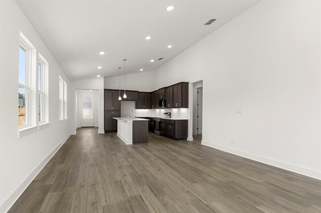 Building Photo - 1012 Yaupon Holly Dr