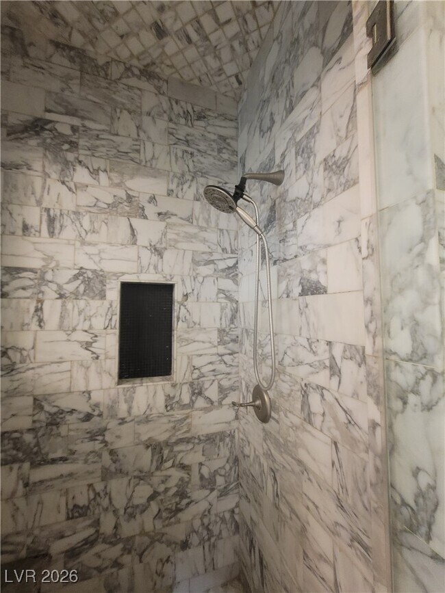 Building Photo - 9338 Wilderness Glen Ave