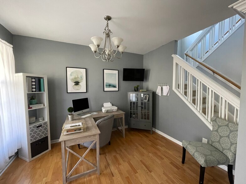 Building Photo - 8174 Rolling Glenn Dr