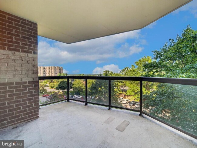 Building Photo - 8350 Greensboro Dr